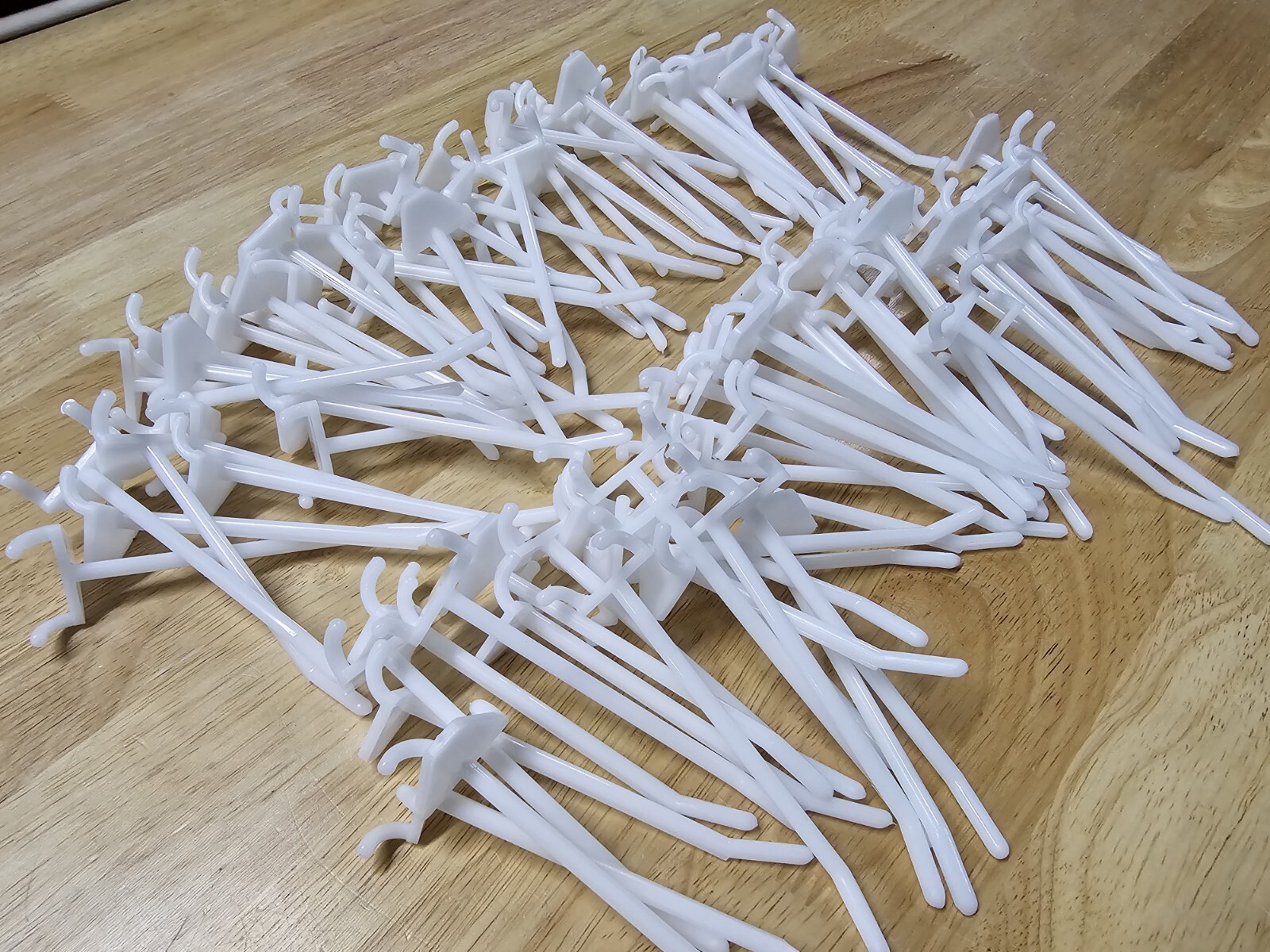4 Inch White Plastic Pegboard Hooks For 1/8'" & 1/4" Pegboards (1000 Pcs)