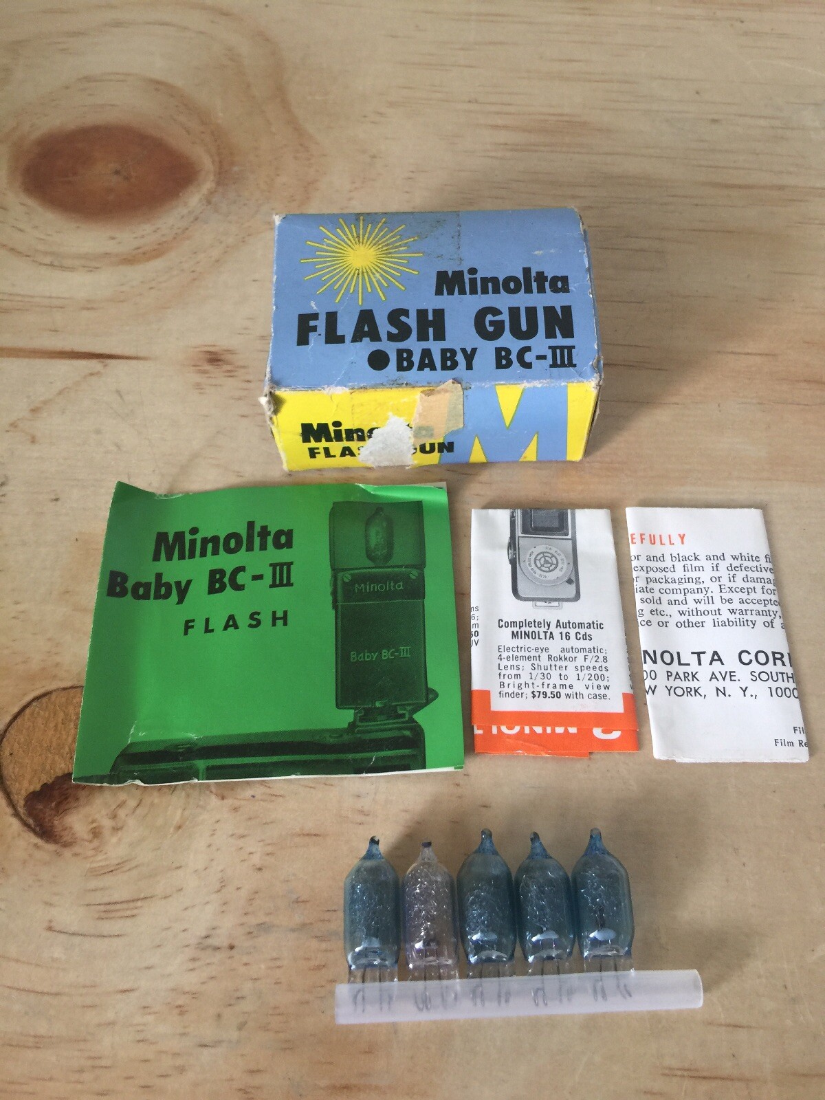 Used Minolta baby bcIII flash gun vintage Box And Instructions, Bulbs.