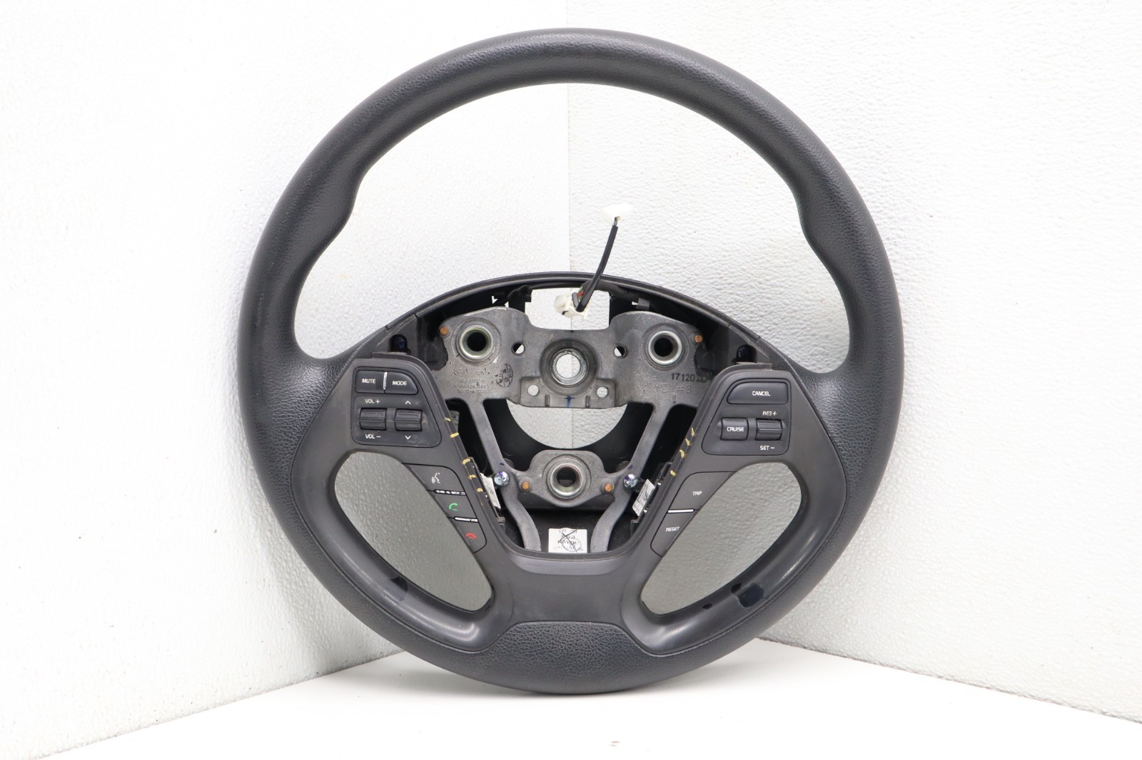2017 2018 KIA FORTE DRIVER STEERING   WHEEL W/AUDIO CRUISE CONTROL SWITCH OEM