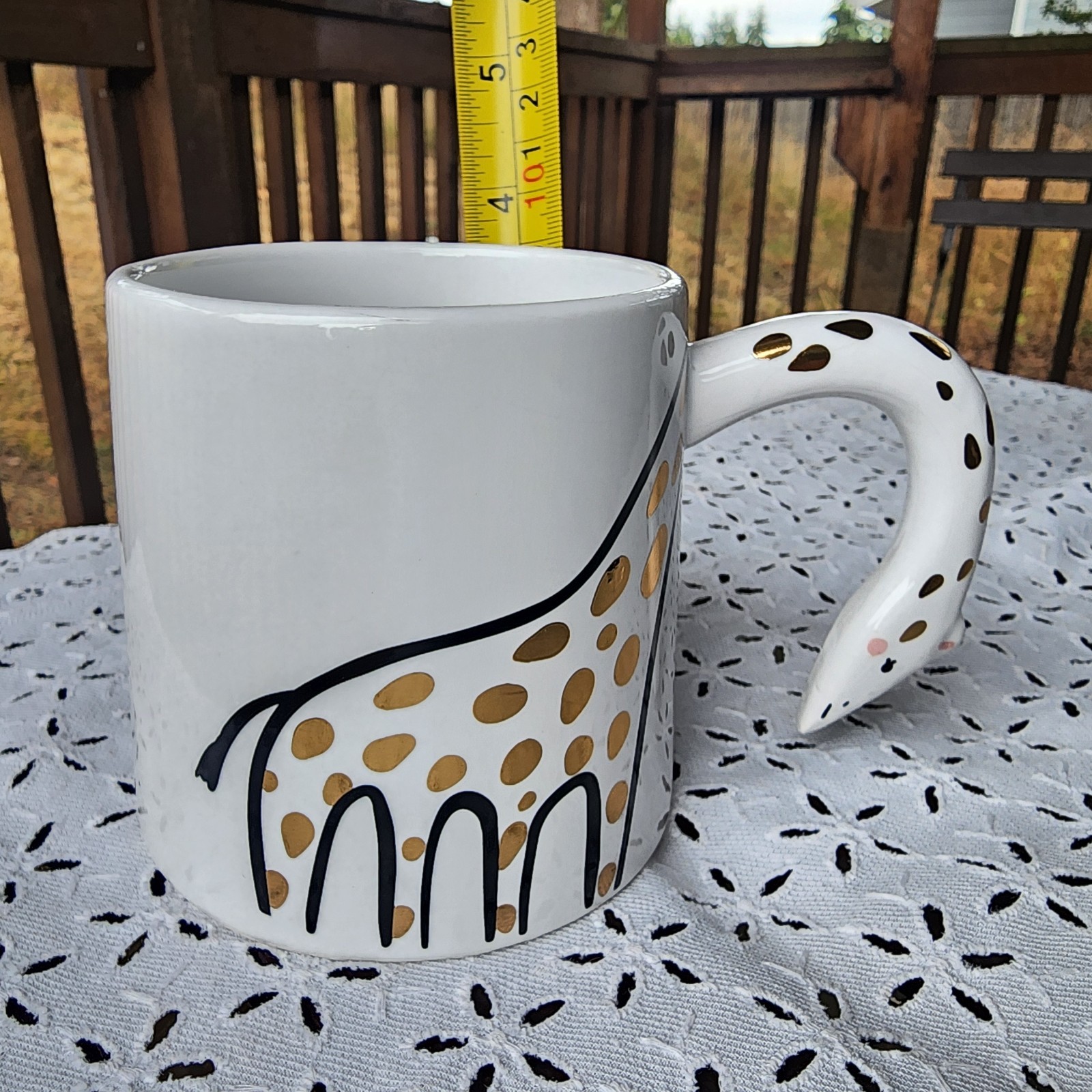 Giraffe Handle Mug 14 Oz. White And Gold
