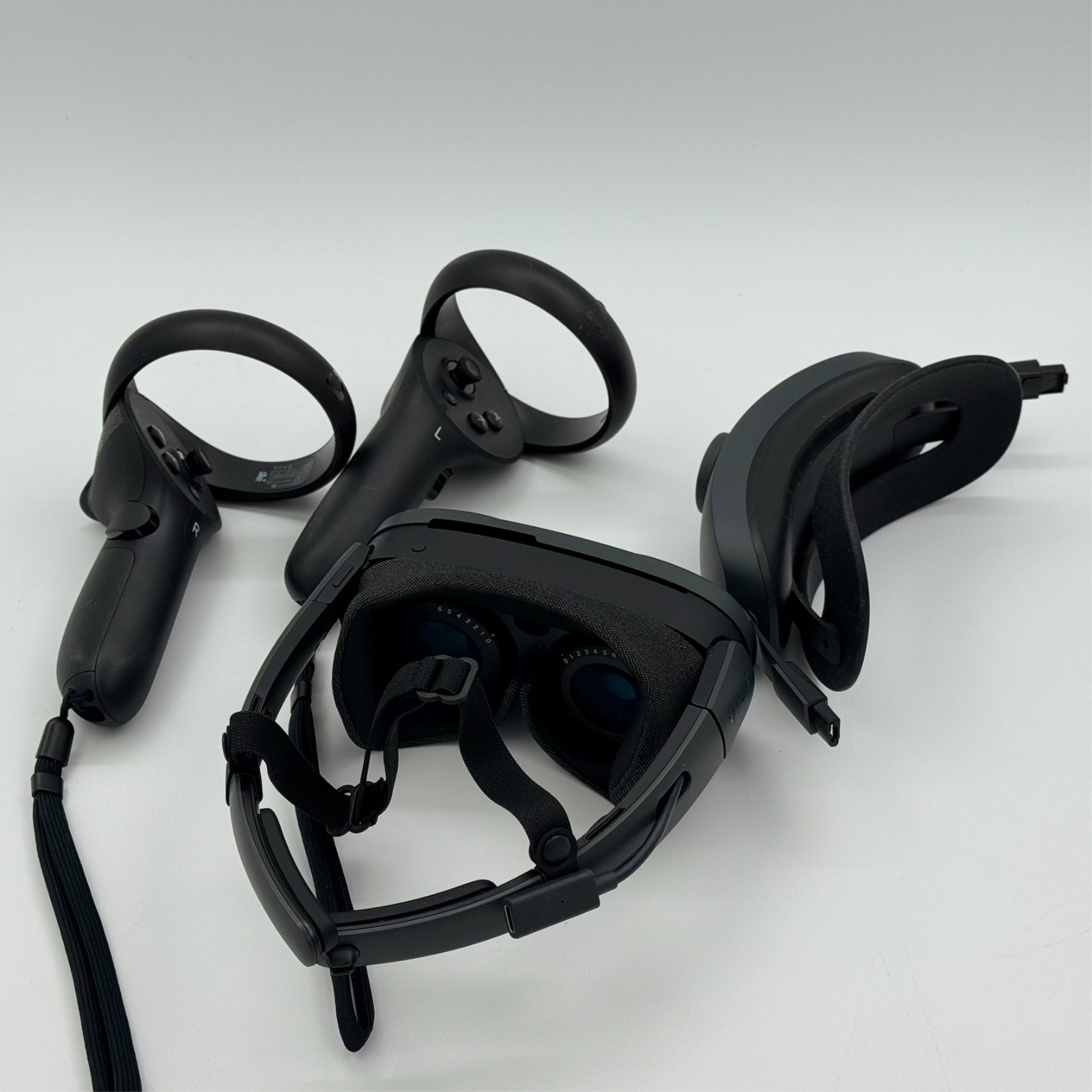HTC Vive XR Elite VR Headset w/ Deluxe Pack - Mixed Reality PCVR - OPEN BOX