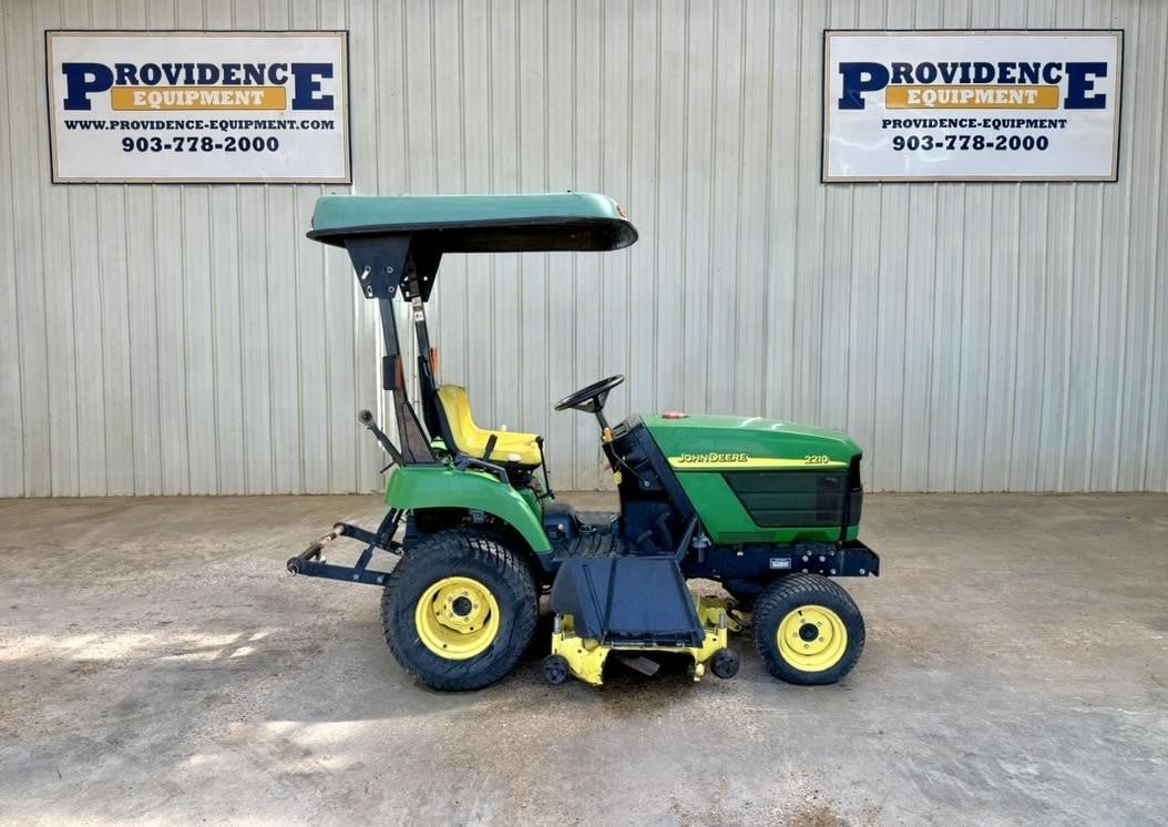 2002 JOHN DEERE 2210 TRACTOR WITH 4WD AND 23HP!