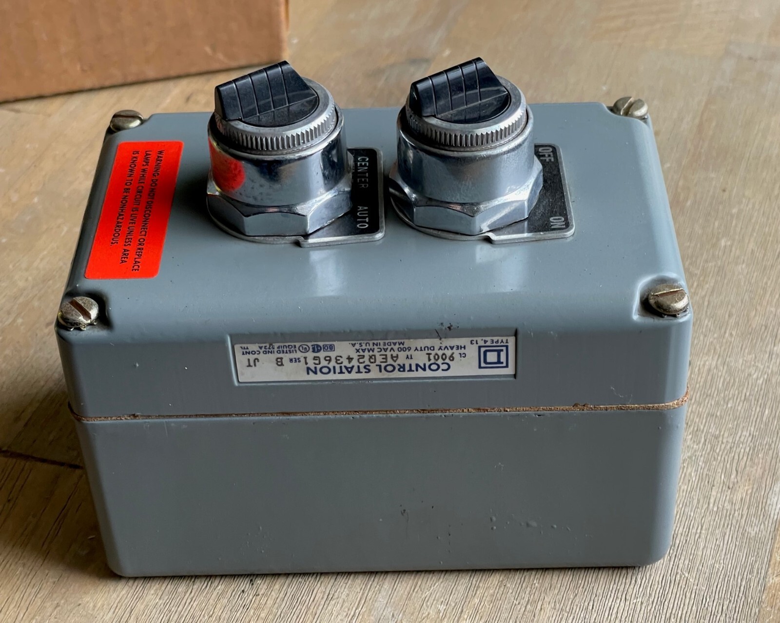 SQUARE D CLASS 9001 AEQ2436G1 SER B CONTROL STATION HEAVY DUTY 600VAC NEW
