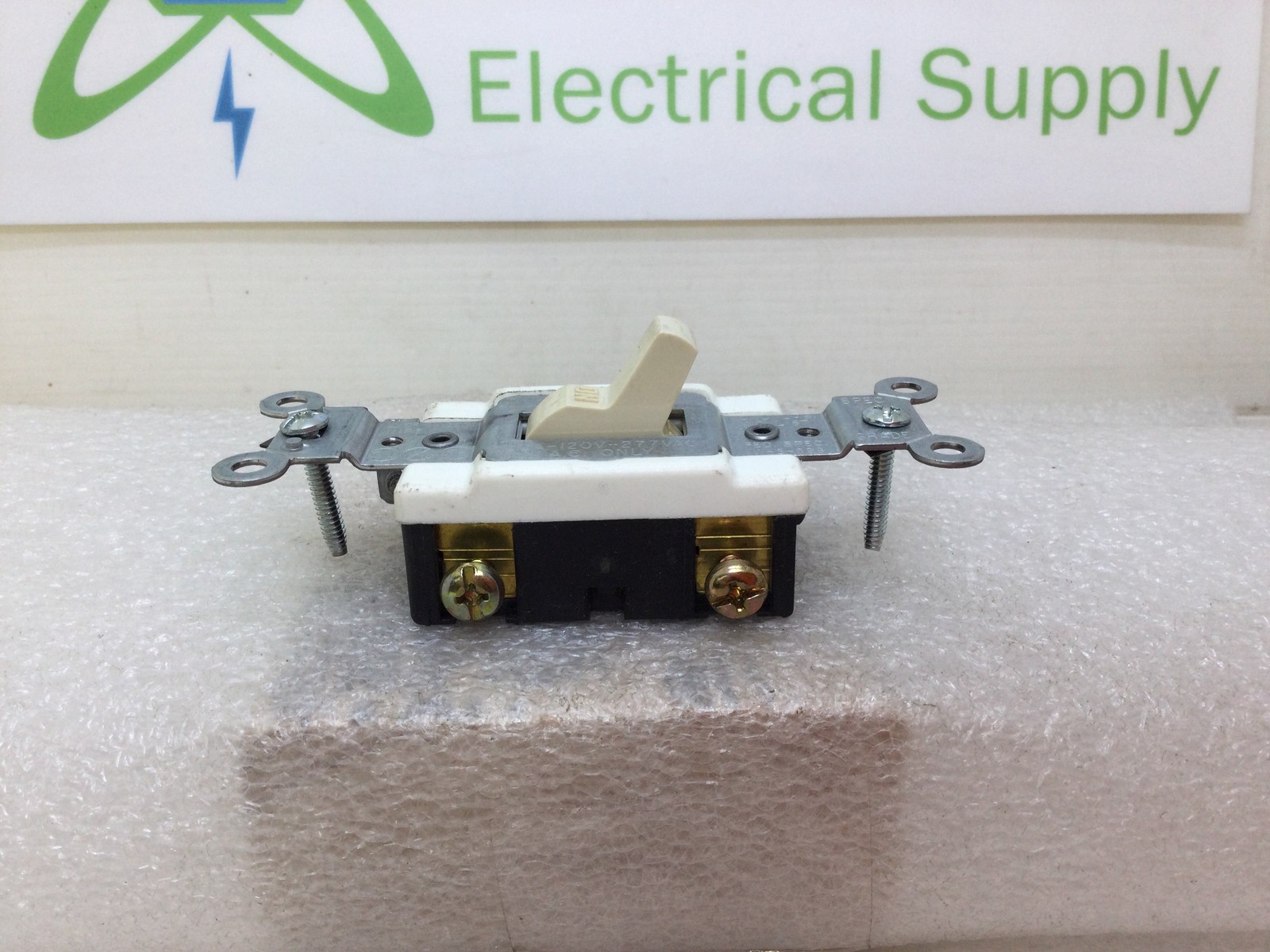 Leviton CS120-2I 20A 120/277VAC Single Pole Toggle Switch Side Wired - Ivory