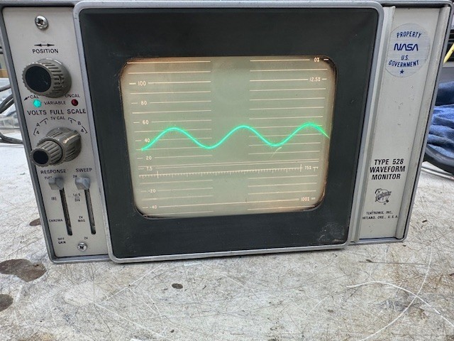 Tektronix type 528 waveform monitor