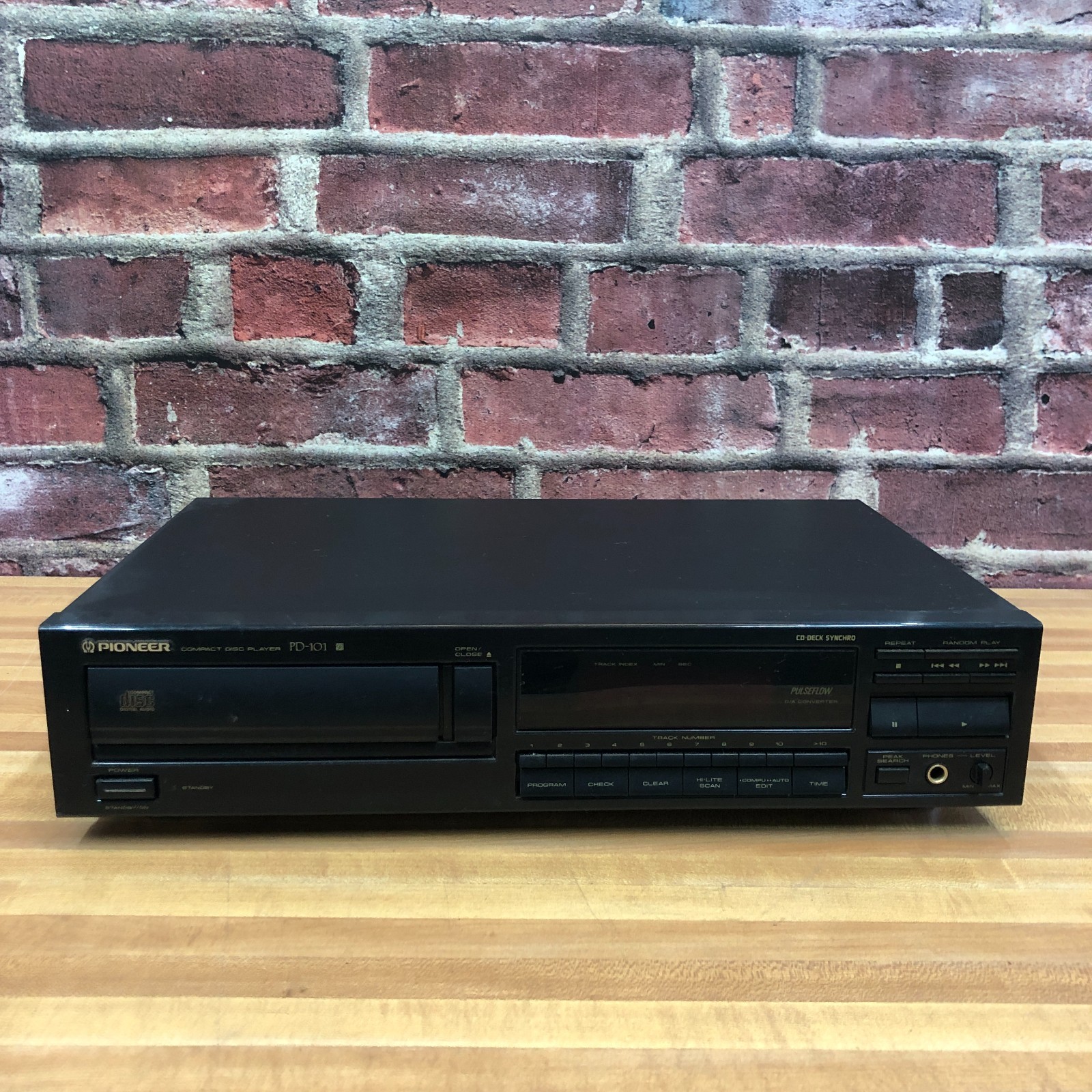 Pioneer PD-101 Compact Disc Player – Pulseflow D/A Converter – Tested & Working