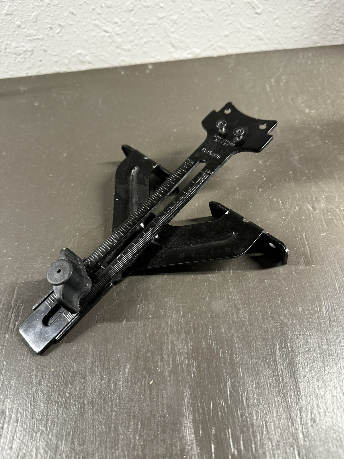Edge Guide For Fixed Base Compact Router,