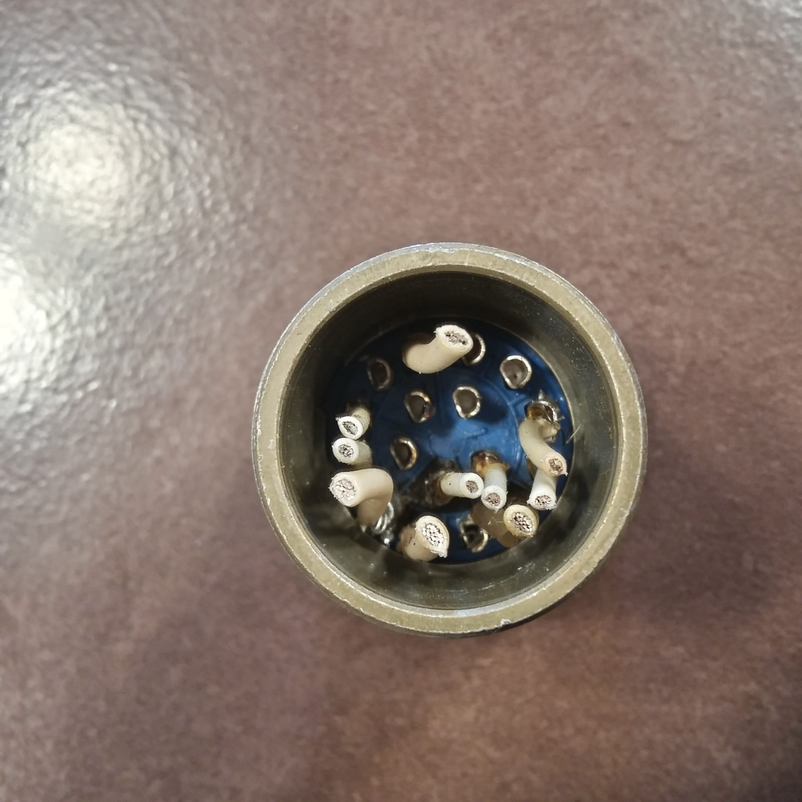 Amphenol MS 3106A20-29S Connector