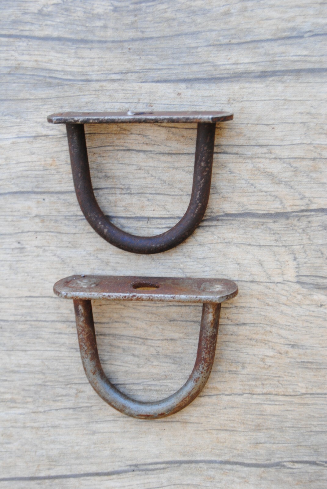 Vtg pair rusty iron D shape ring hook door handle horse tie hitching post ring