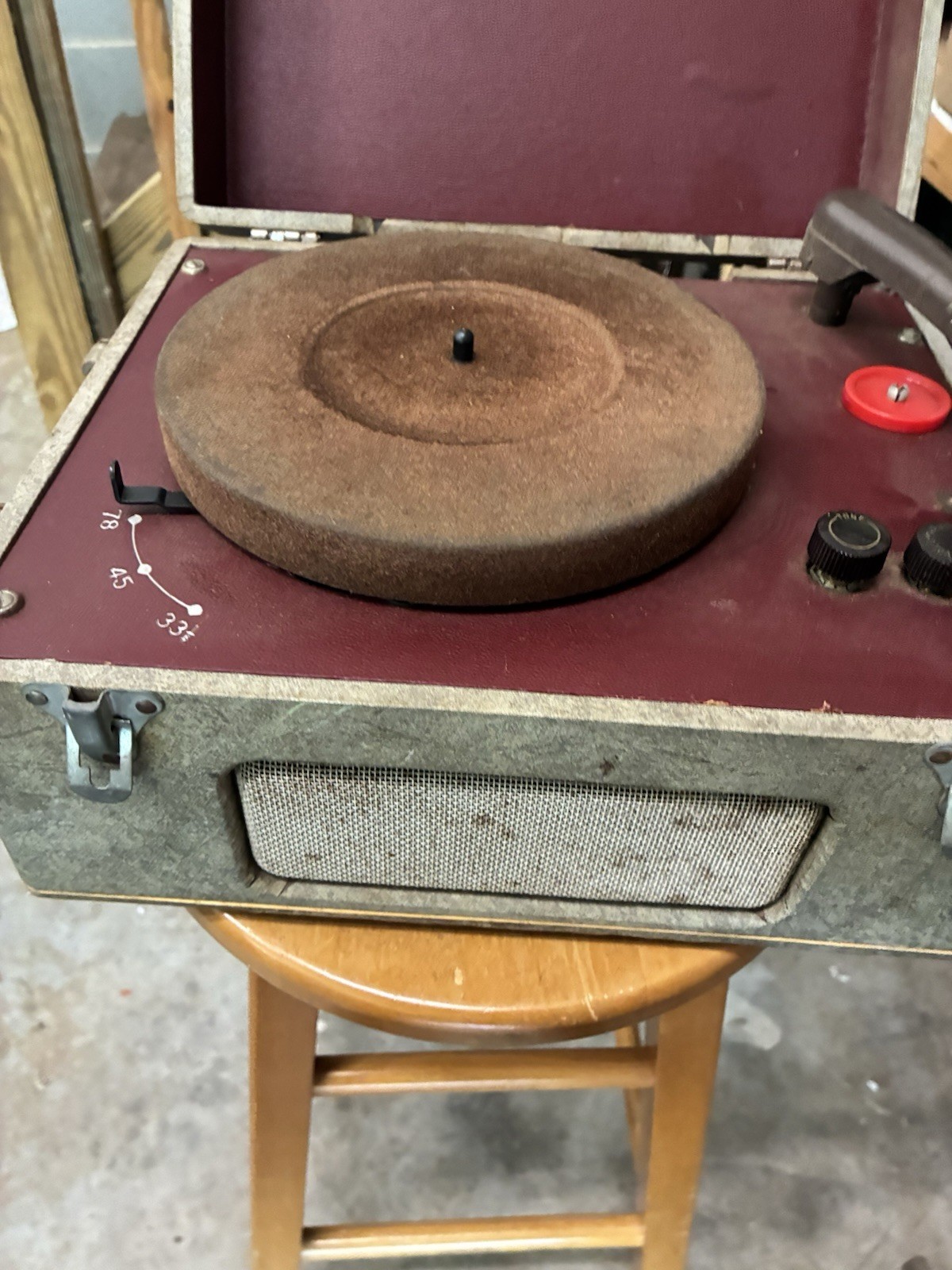 Vintage Silvertone Suitcase Record Player Phonograph
