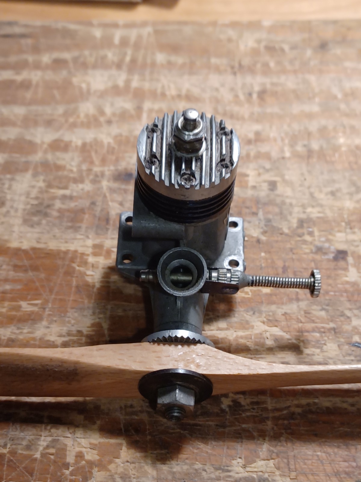 os max 15 control line engine