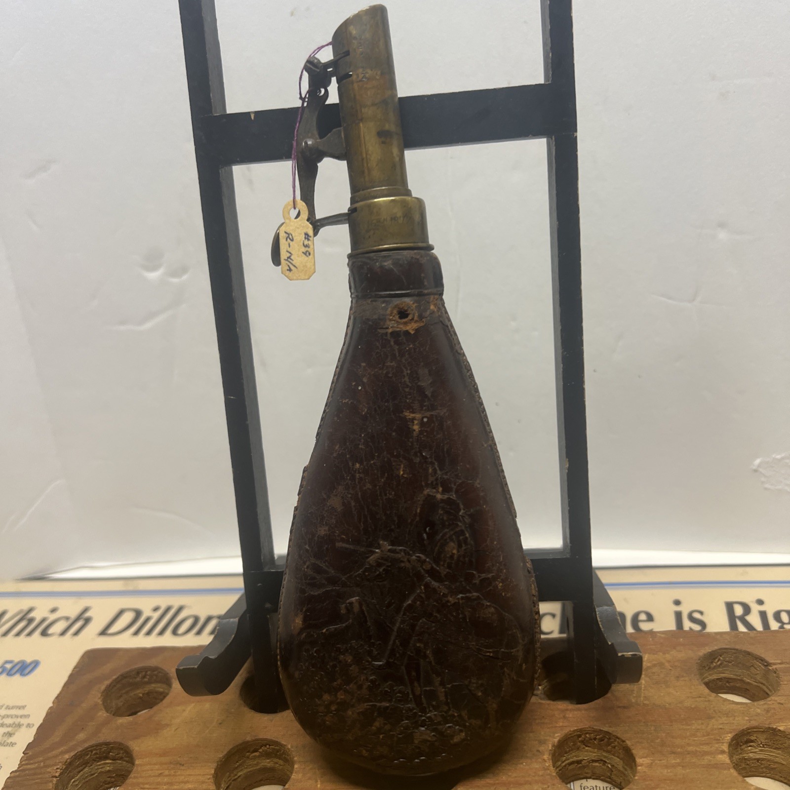 CAPWELLS USA APRIL 16th 1872  LEATHER POWDER FLASK SOLIDER ON HORSE & DOG C DESC