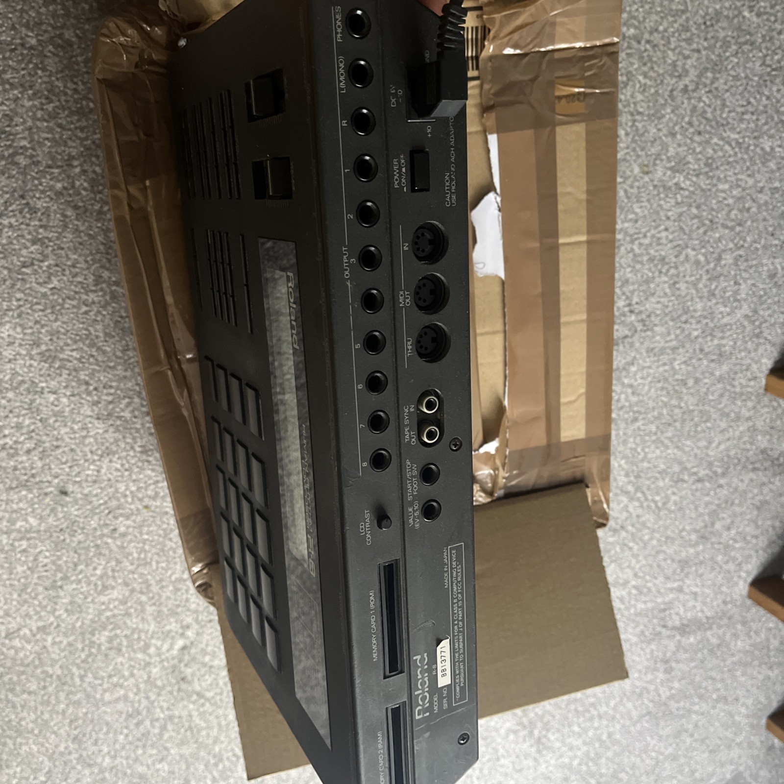 Roland R-8 Drum Machine Human Rhythm Composer (R8)