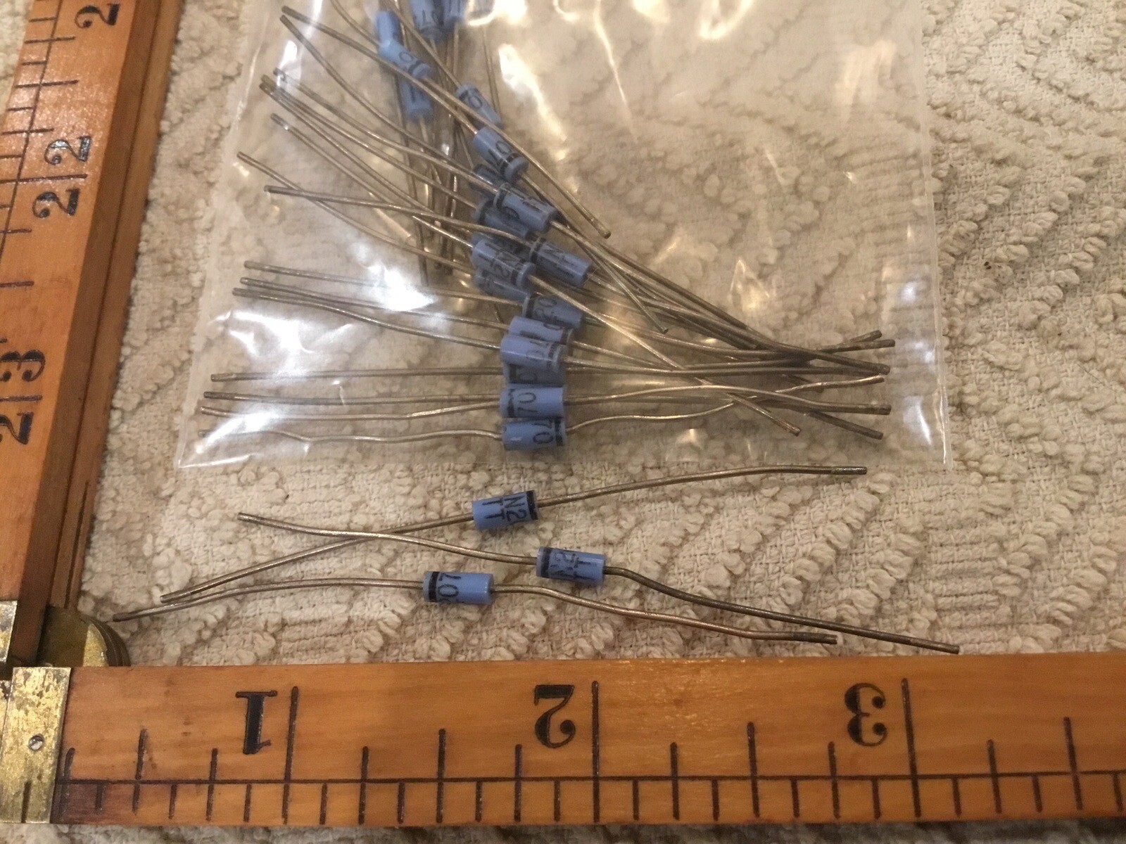 Lot Of 4   Vintage ITT 1N2070 RECTIFIER DIODE  0.75A, 400V