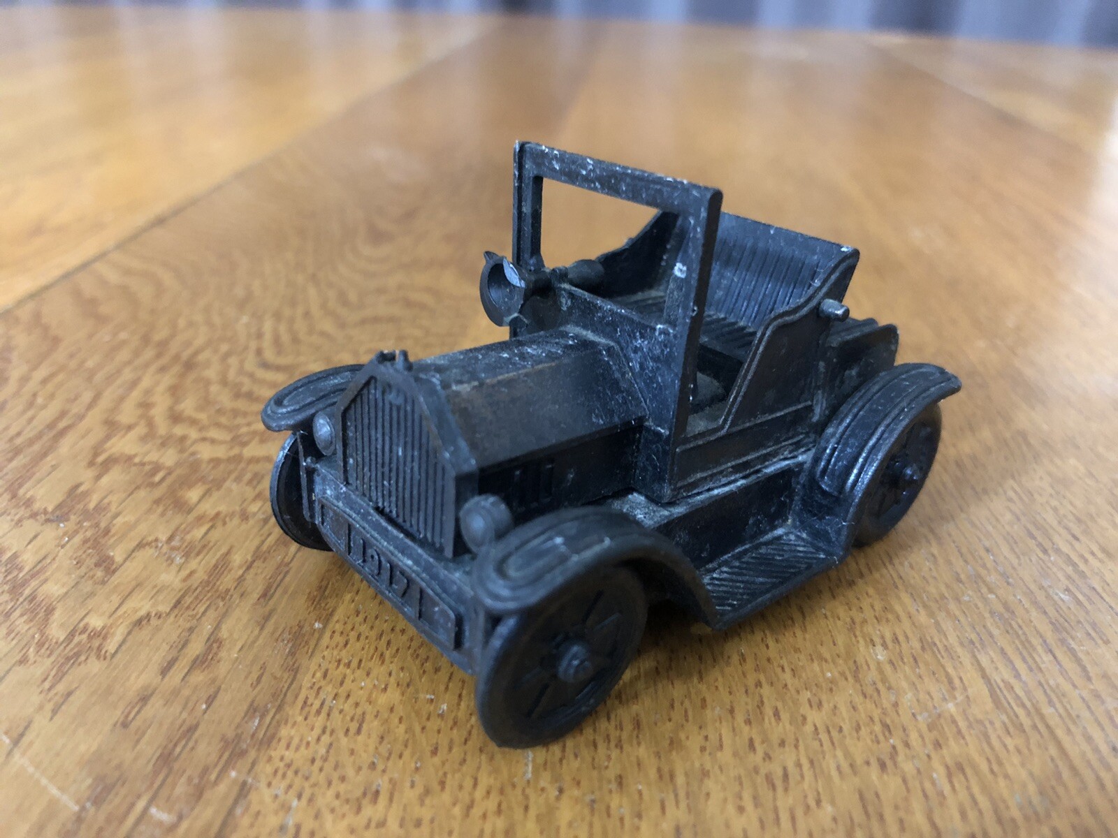 VINTAGE METAL 1917 MODEL A CAR DESKTOP PENCIL SHARPENER HONG KONG MADE