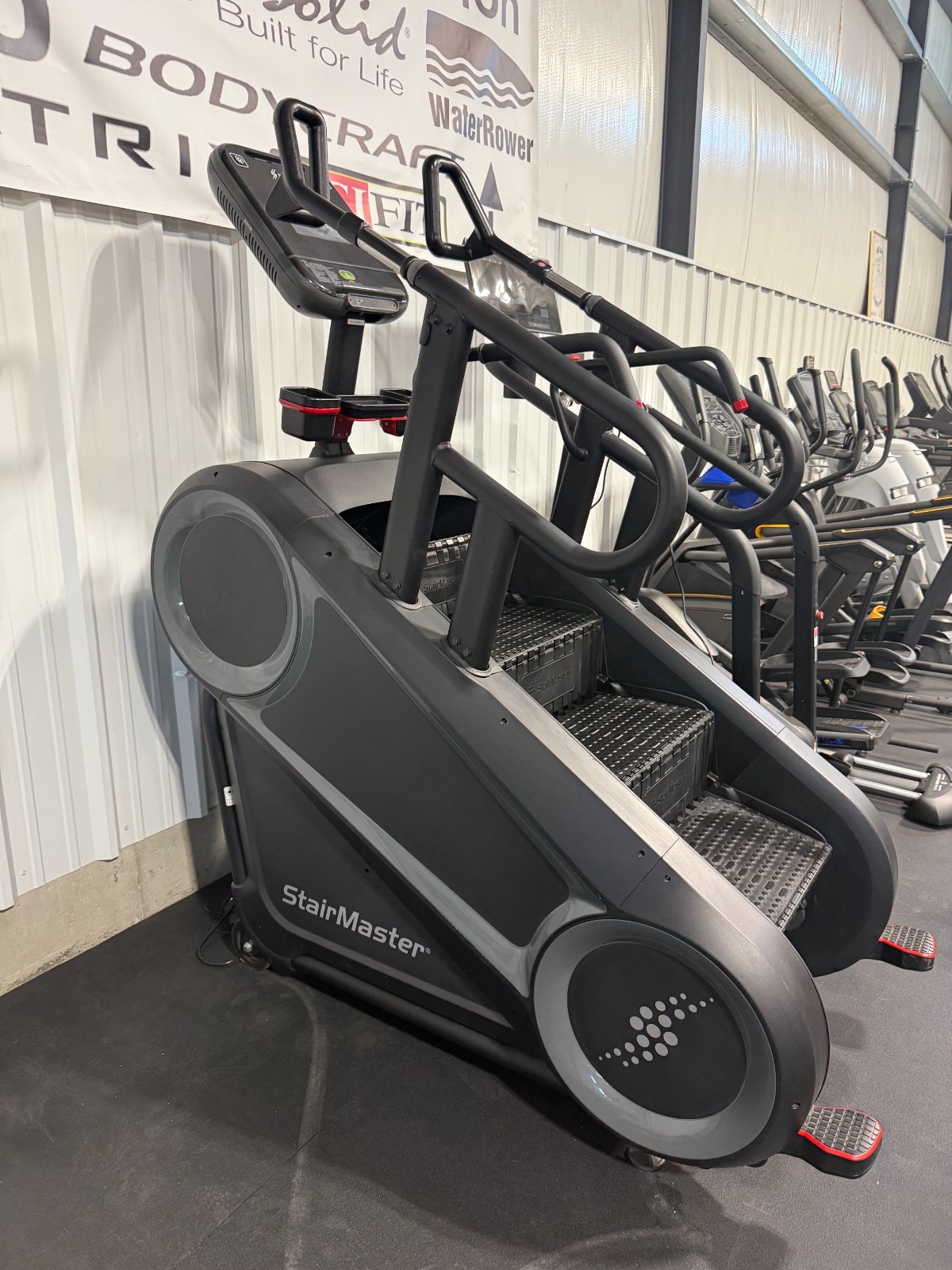 Stairmaster 10 Series Gauntlet w/10" Openhub Display