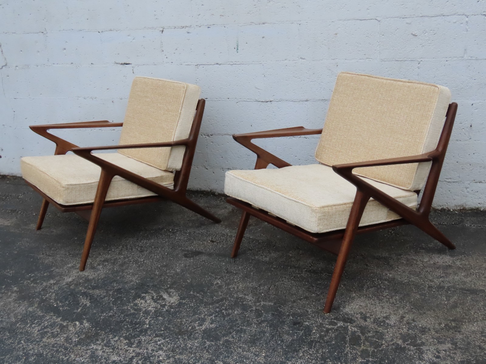 Danish Modern Poul Jensen for Selig Sculpted Z Lounge Chairs a Pair 6337