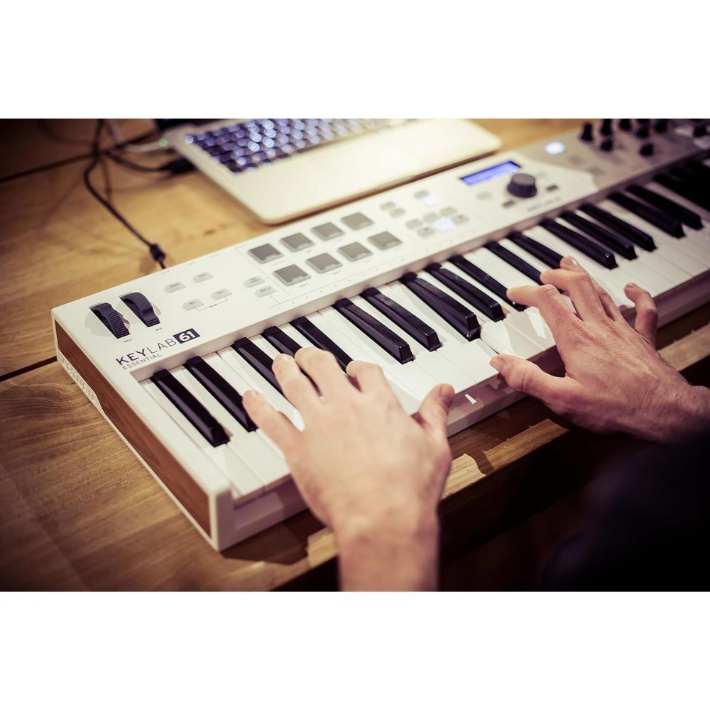 Arturia - KeyLab Essential 61 mk3 - MIDI Controller Keyboard