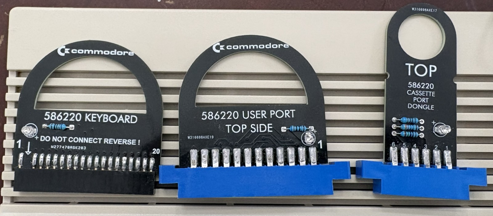 COMMODORE 64C COMPUTER 250466 HEATSINKS TESTED AND WORKING ZIF64