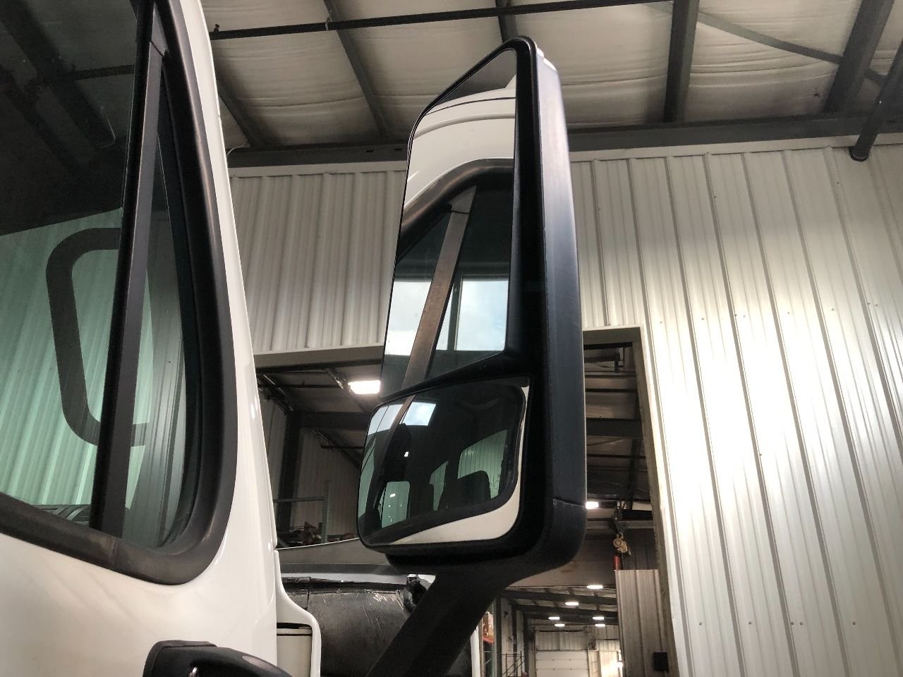 2008-2020 Freightliner CASCADIA POLY Right/Passenger Door Mirror - Used