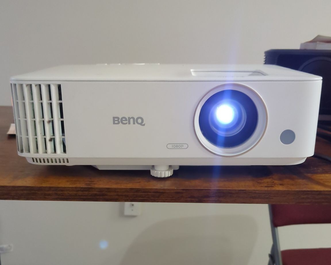 BenQ TH585 DLP 1080p HD Projector with Remote Untested Sold As-Is Read Desc