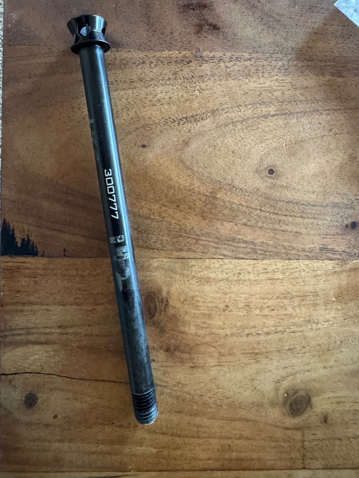 Bontrager Rear Thru Axle 300777, 142mm m12x1.75 approx 185mm length