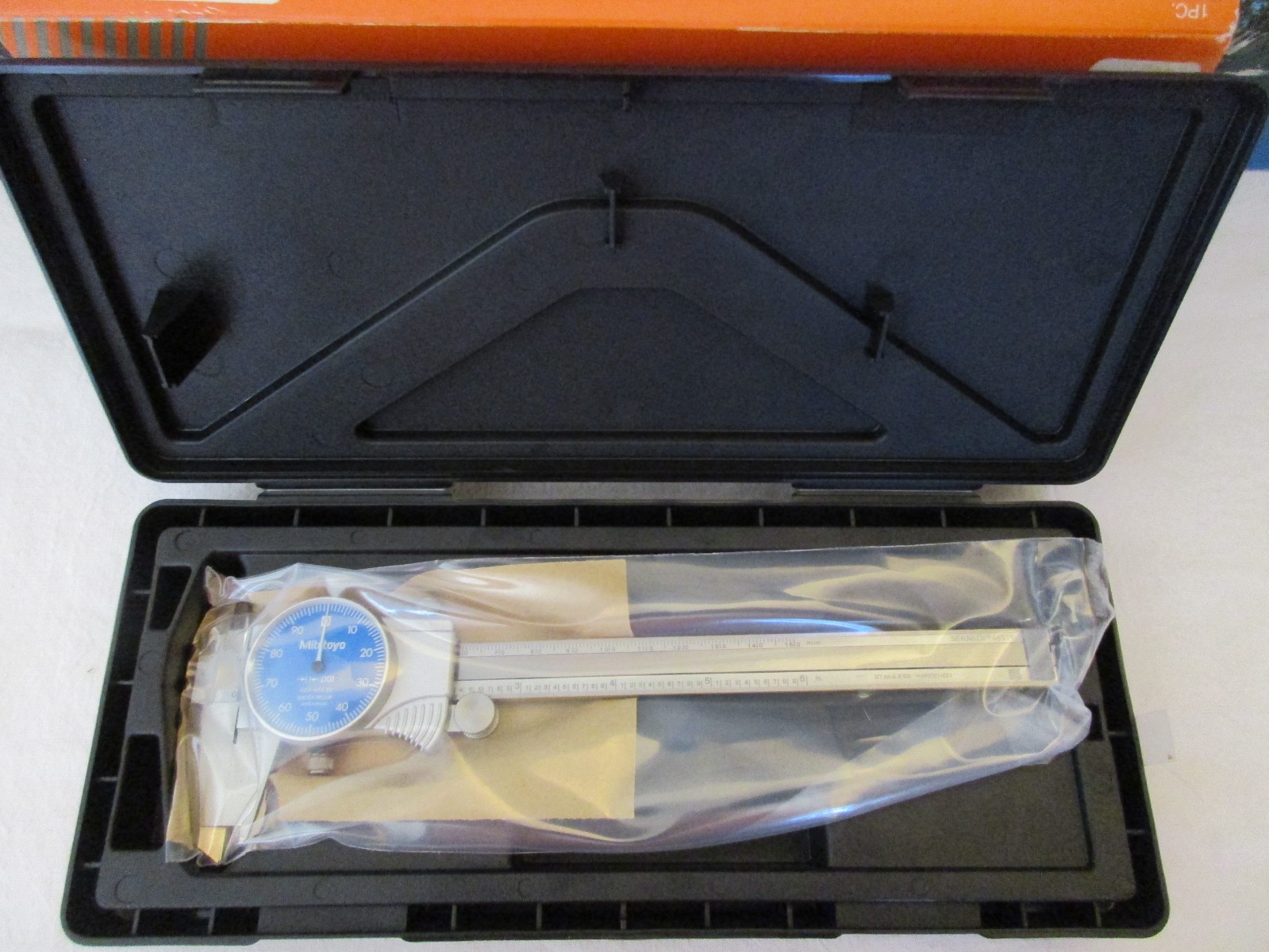 MITUTOYO 505-675-51 Dial Caliper 6 In,0.100/Rev,Blue Face 1ZRR7 in Case w/ Cover