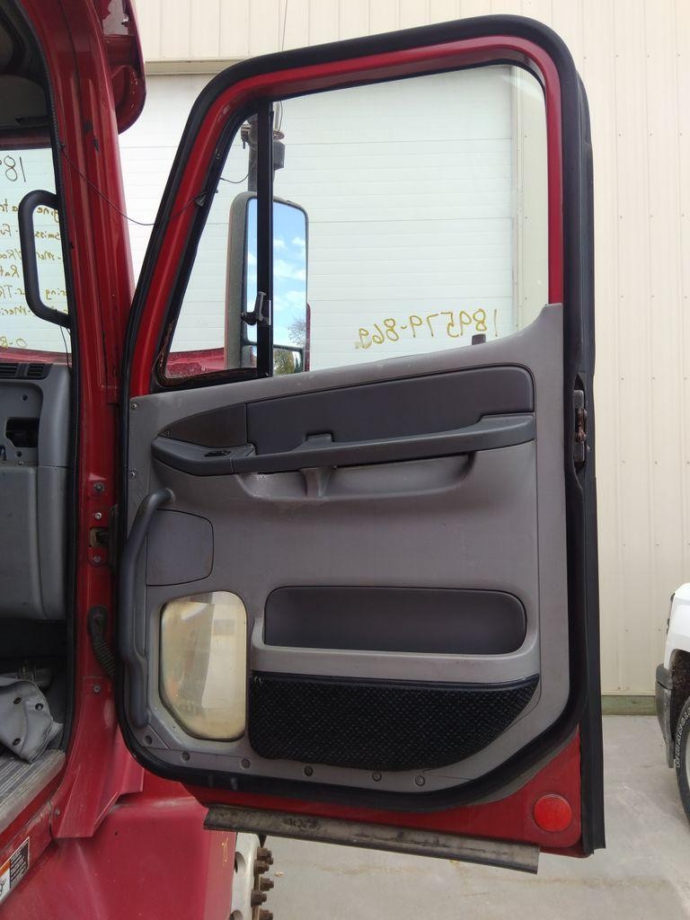 For 2001 FREIGHTLINER CENTURY 112 1996-2010 DOOR ASSEMBLY Right ,  MN