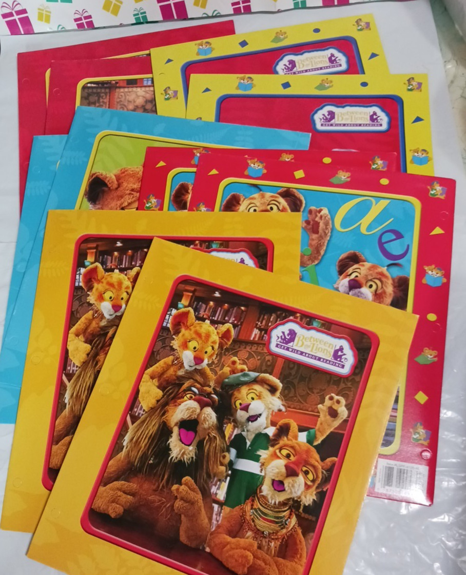 Elementry School Folders with pockets. lot of 10 with cartoons. 9.5" x 11.5"