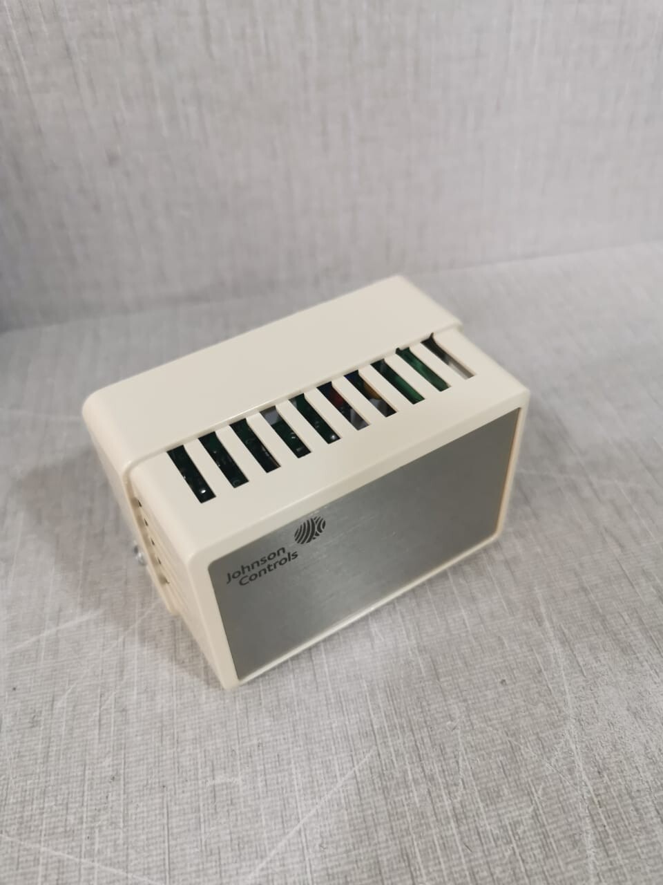 Johnson Controls HE-67P2-0N0BT Wall Mount Humidity Sensor