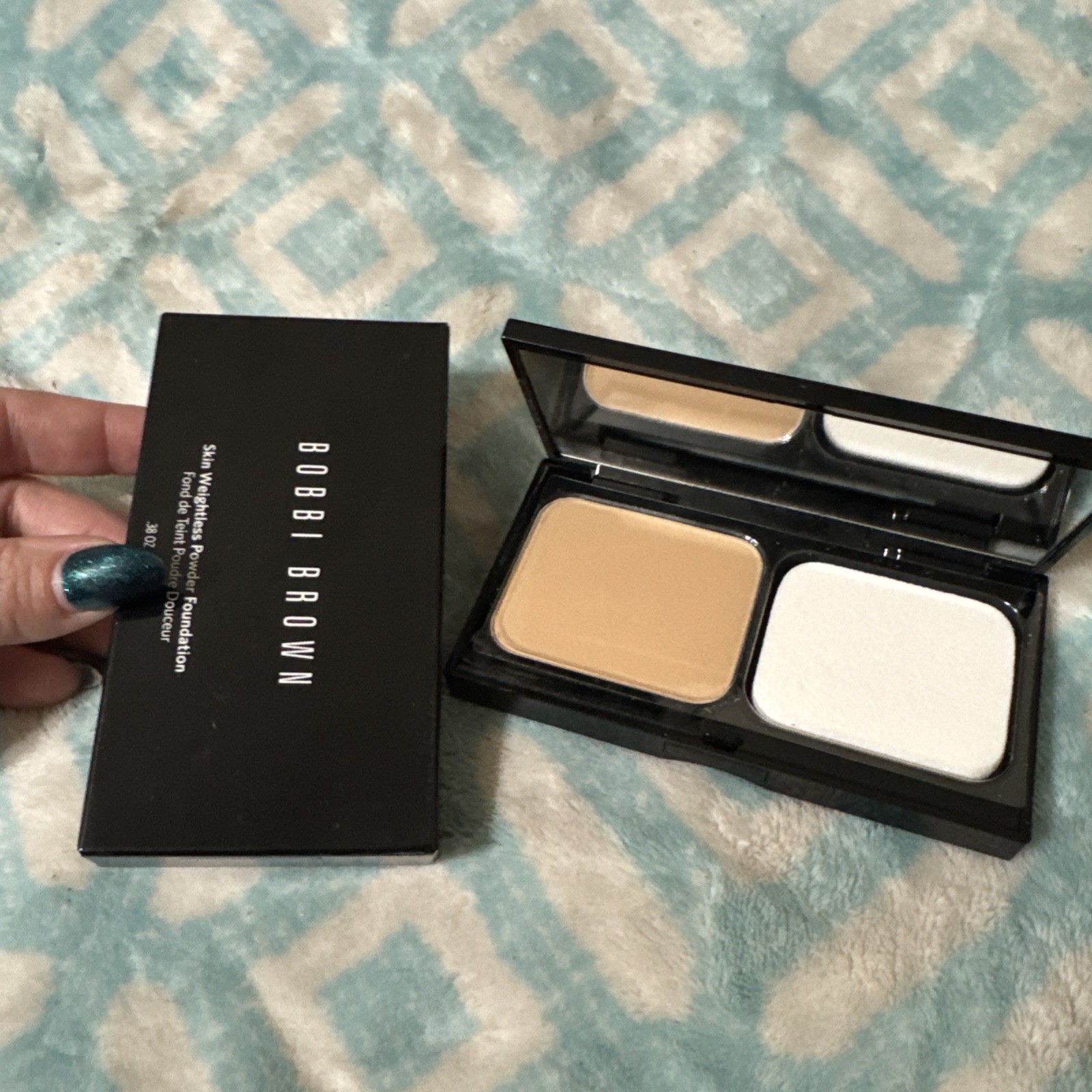 NEW* Bobbi Brown Skin Weightless Powder Foundation In Shade 3 Beige. RARE SHADE*