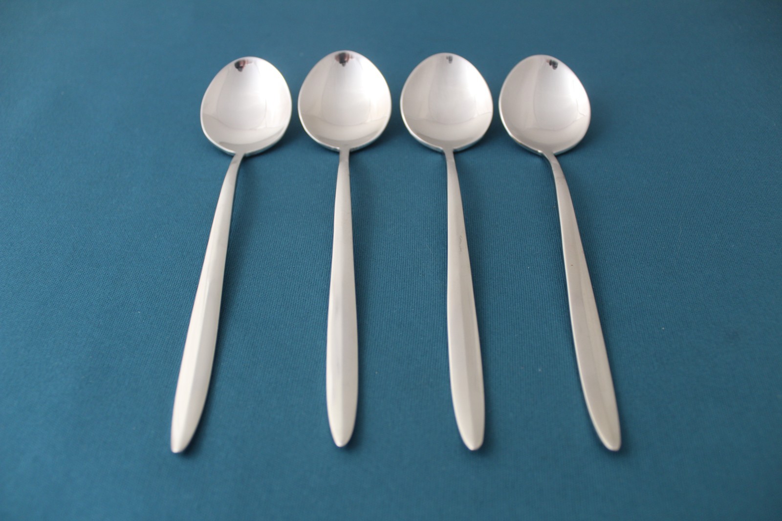 Oneida Essence Teaspoons (Set of 4) 18/10 Stainless Indonesia 6 1/4"