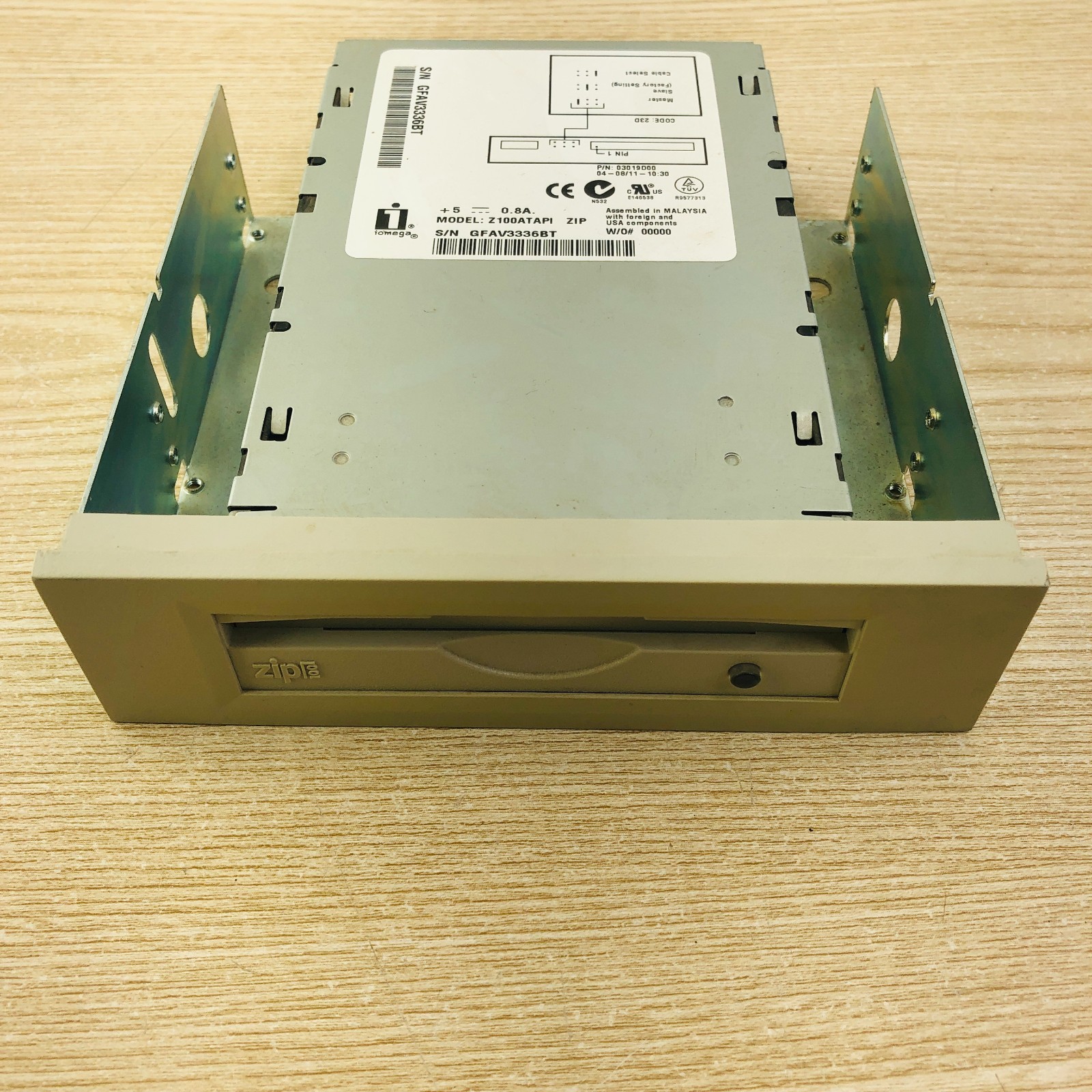 Iomega 100MB Internal Z100ATAPI 3.5 Zip Disk Drive & 5.25in. Bracket - Tested