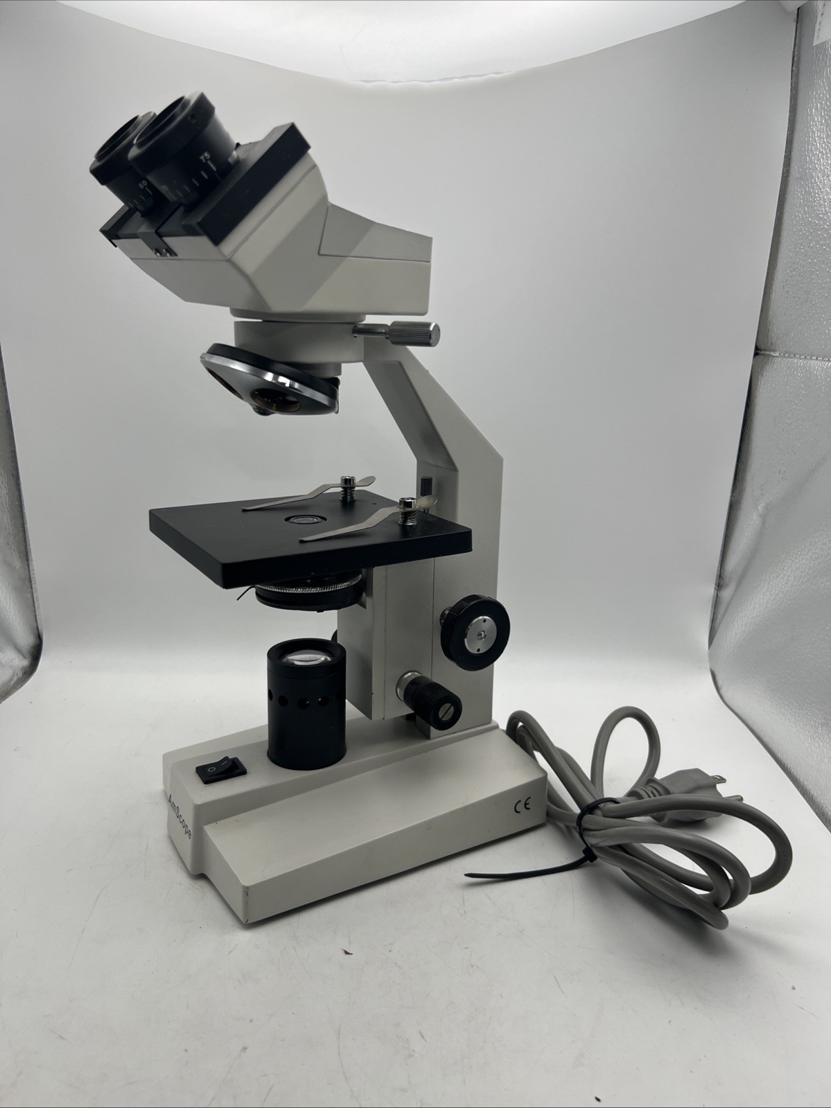 AmScope B100? Series Biological Binocular Compound Microscope