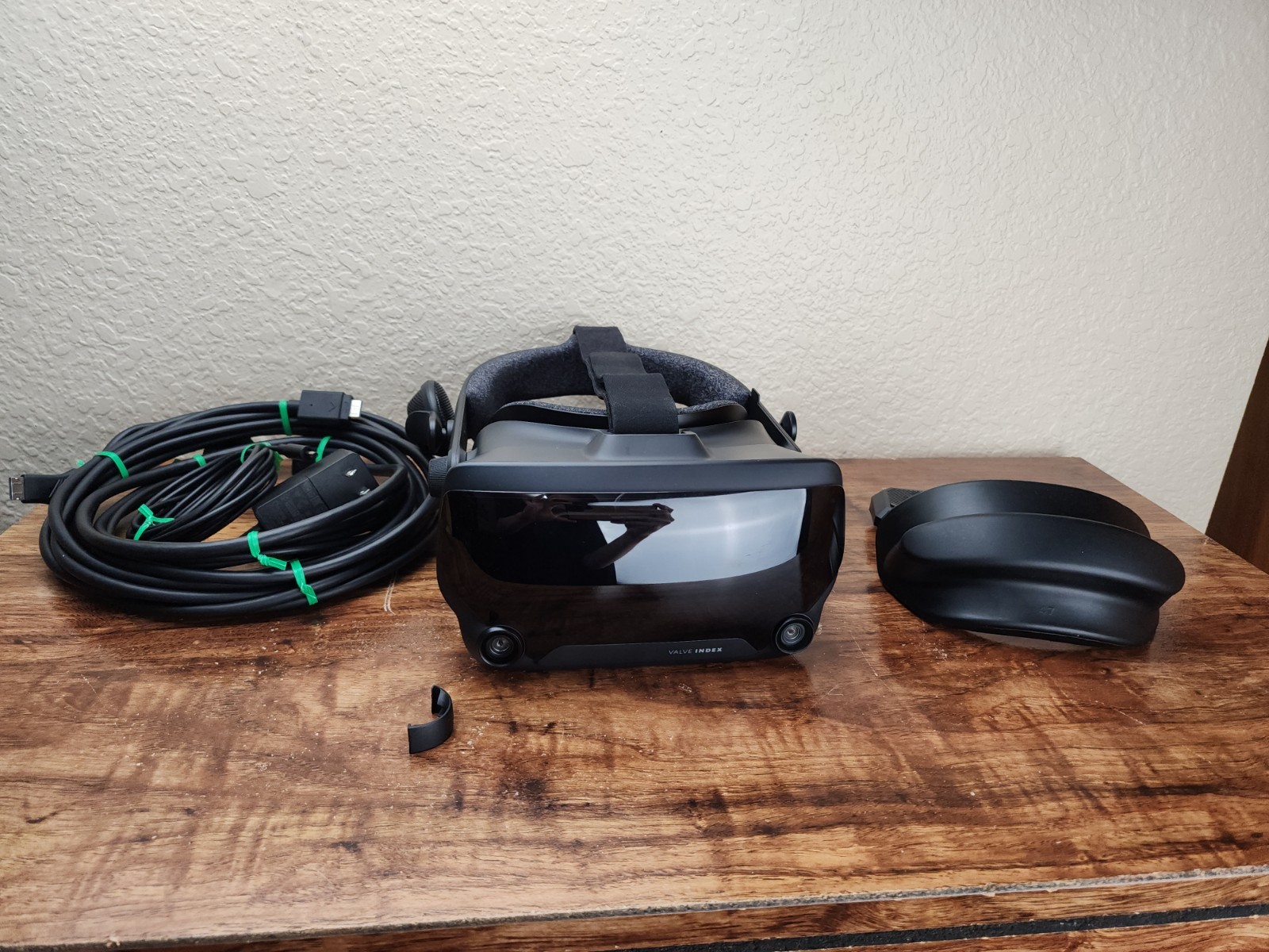 Valve Index Headset HMD With All Cables Good Condition Fully Working