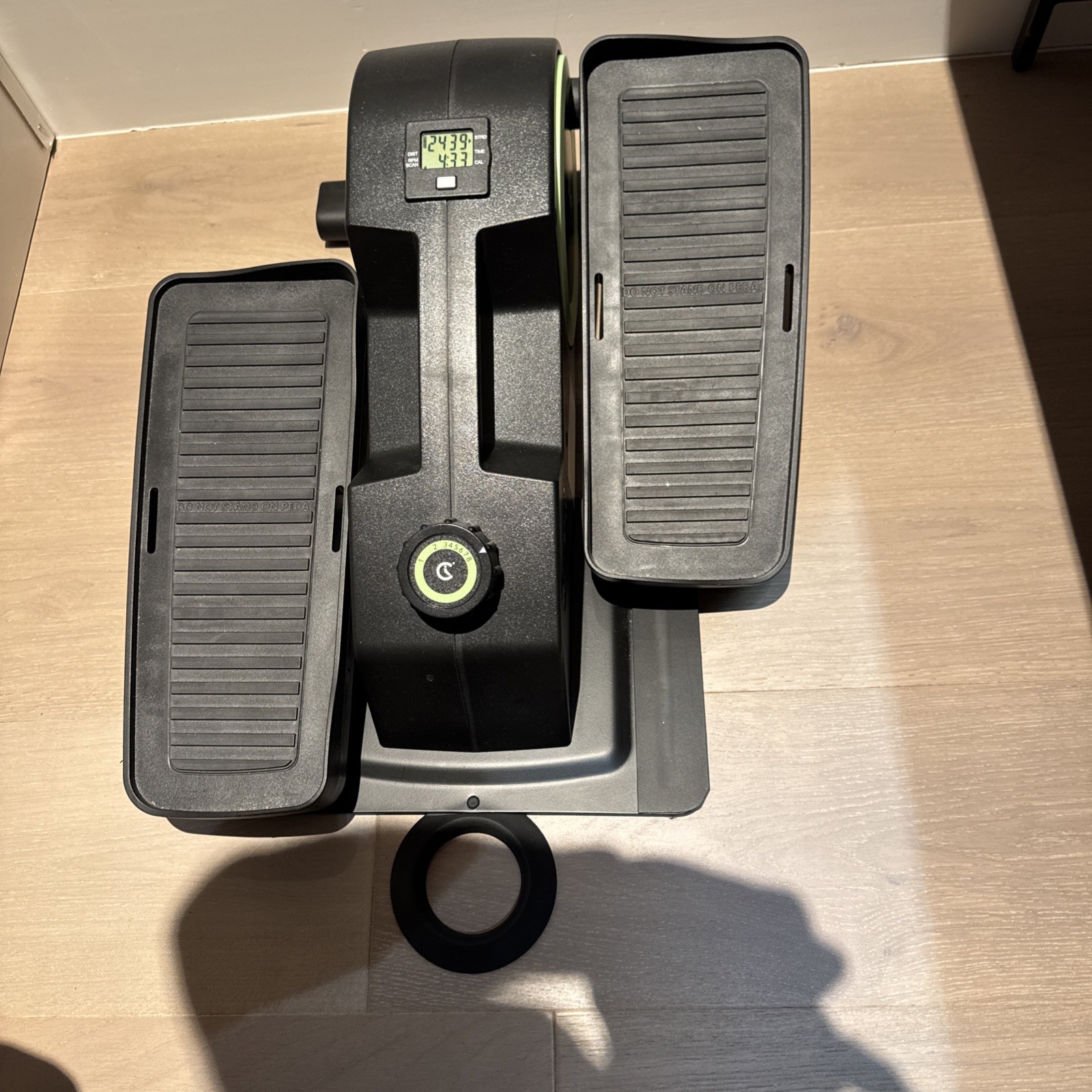 Cubii JR2 Under-Desk Elliptical Green
