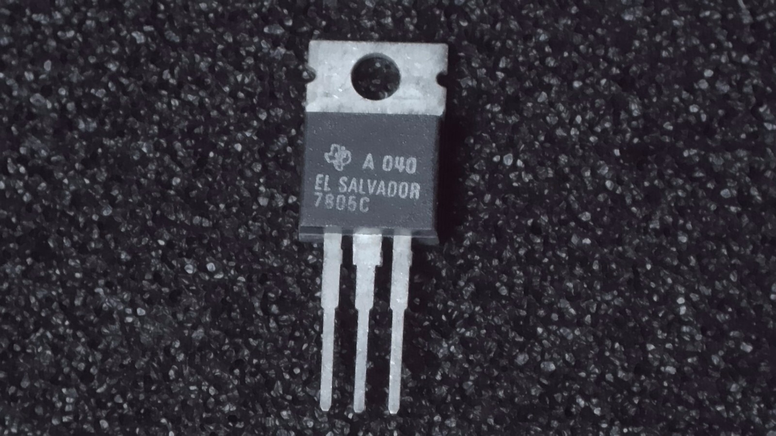 Texas Instruments 7805C / UA7805C Linear Voltage Regulator - New