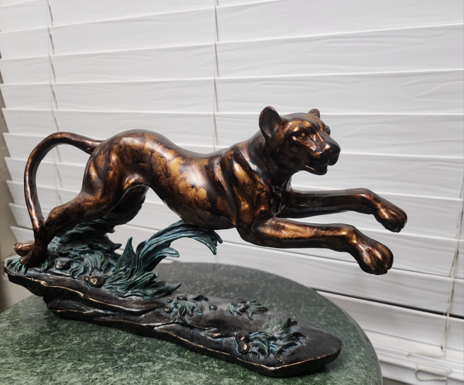 Elegant Panther Statue – Bronze Finish Home Decor