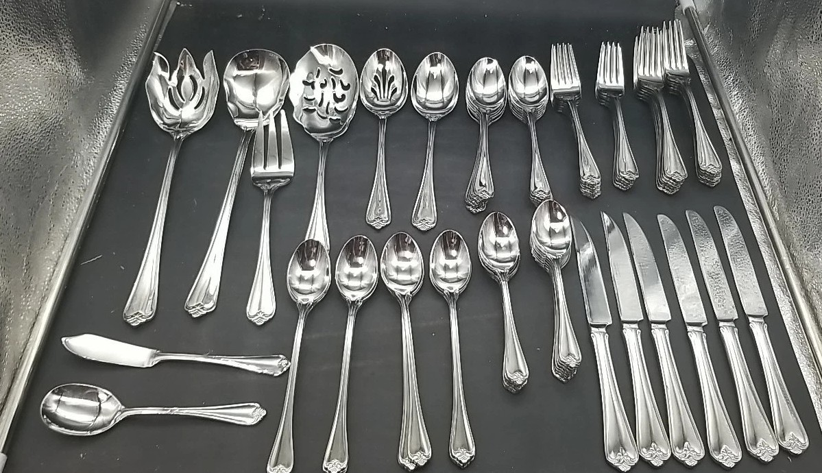 Reed & Barton Rosecliff 92 pc Stainless Service for 12 Complete