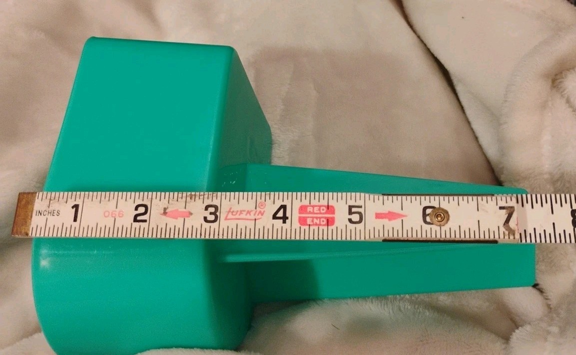 Beach Drink & Phone Holder with Pocket Sand Spike Cup Organizer Green