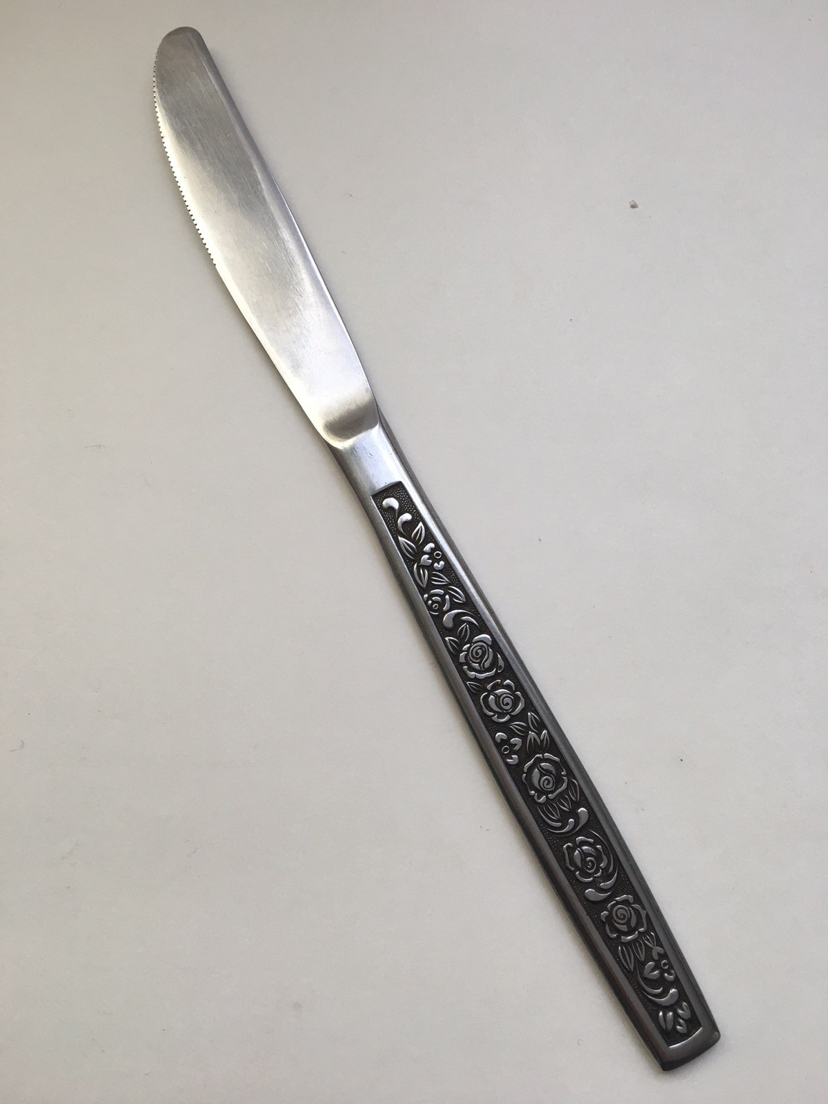 National ANTIGUA Satin Stainless Black Rose Leaf DINNER KNIFE 8 1/8”