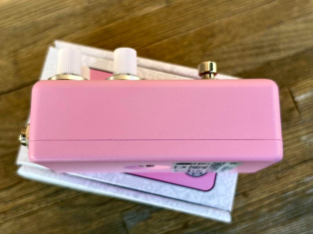 Fender x Hello Kitty Fuzz Collaboration Guitar Effect Pedal Rare item Mint