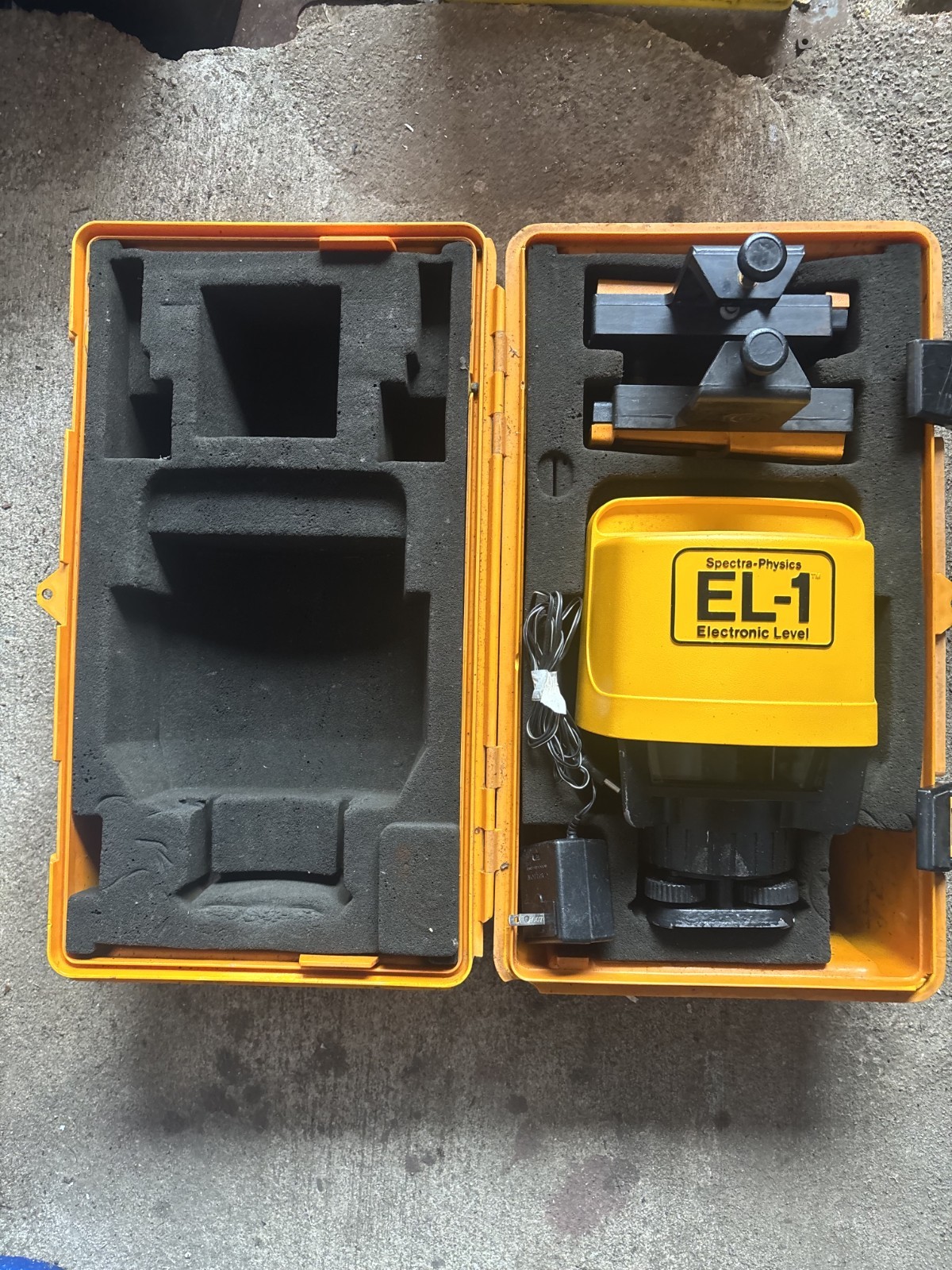 Spectra-Physics EL-1 Electronic Level with Carrying Case