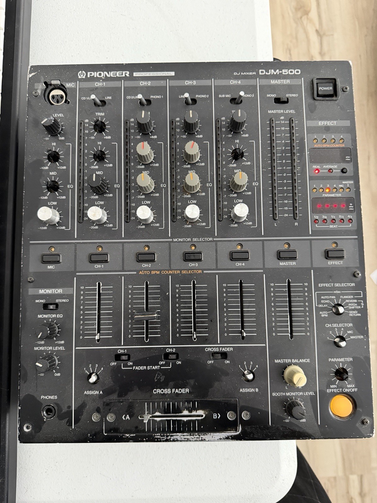 PIONEER DJM-500 DJ 4 CHANNEL MIXER DJM500 (parts) powers on