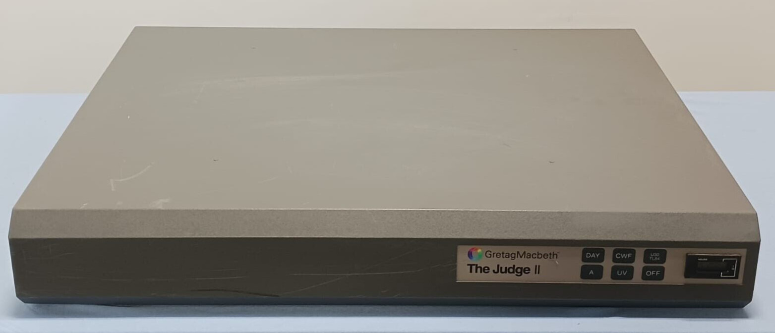 GretagMacbeth The JUDGE II 2 Lighting Booth Color Evaluation Device