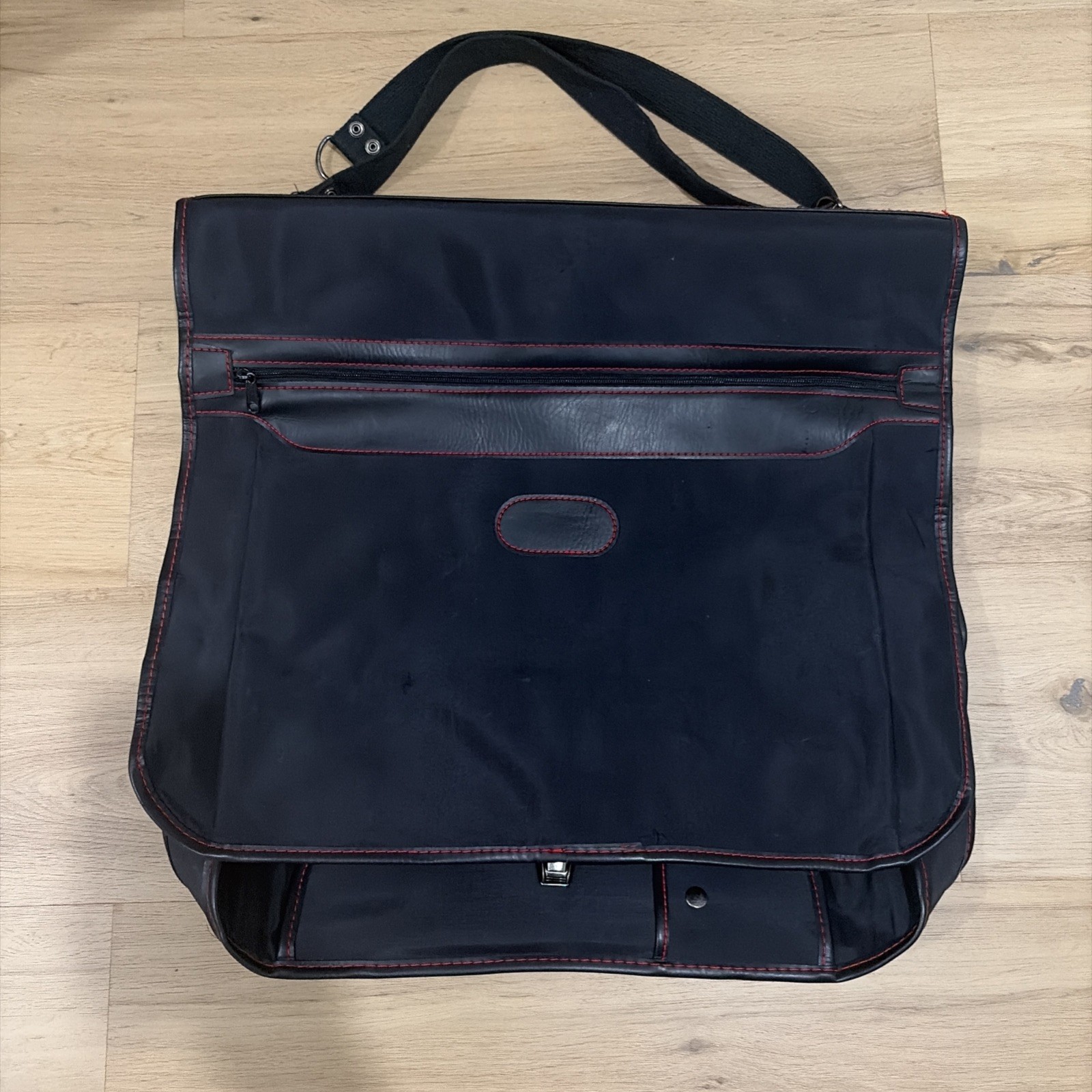 Marine Shop Travel Garment Bag In Good Condition.  Black.  Additional Pockets