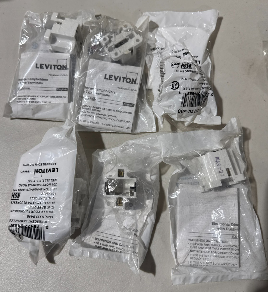 Leviton 143-26720-400 GX23 Base 2-Pin Compact Fluorescent Lampholder 75W 600V