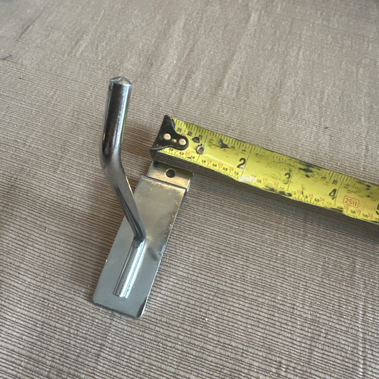 4" Slat Wall Hooks - 16