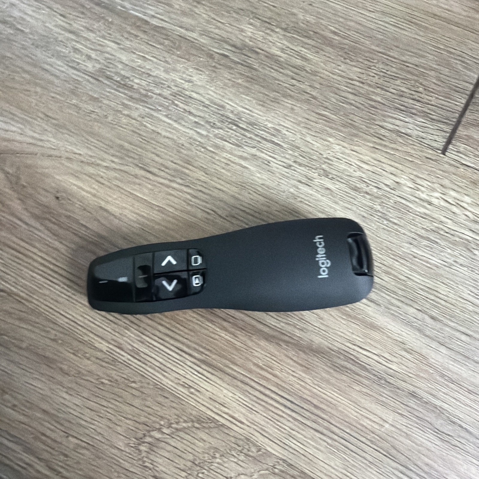 Logitech R400 Laser Pointer Presentation Remote