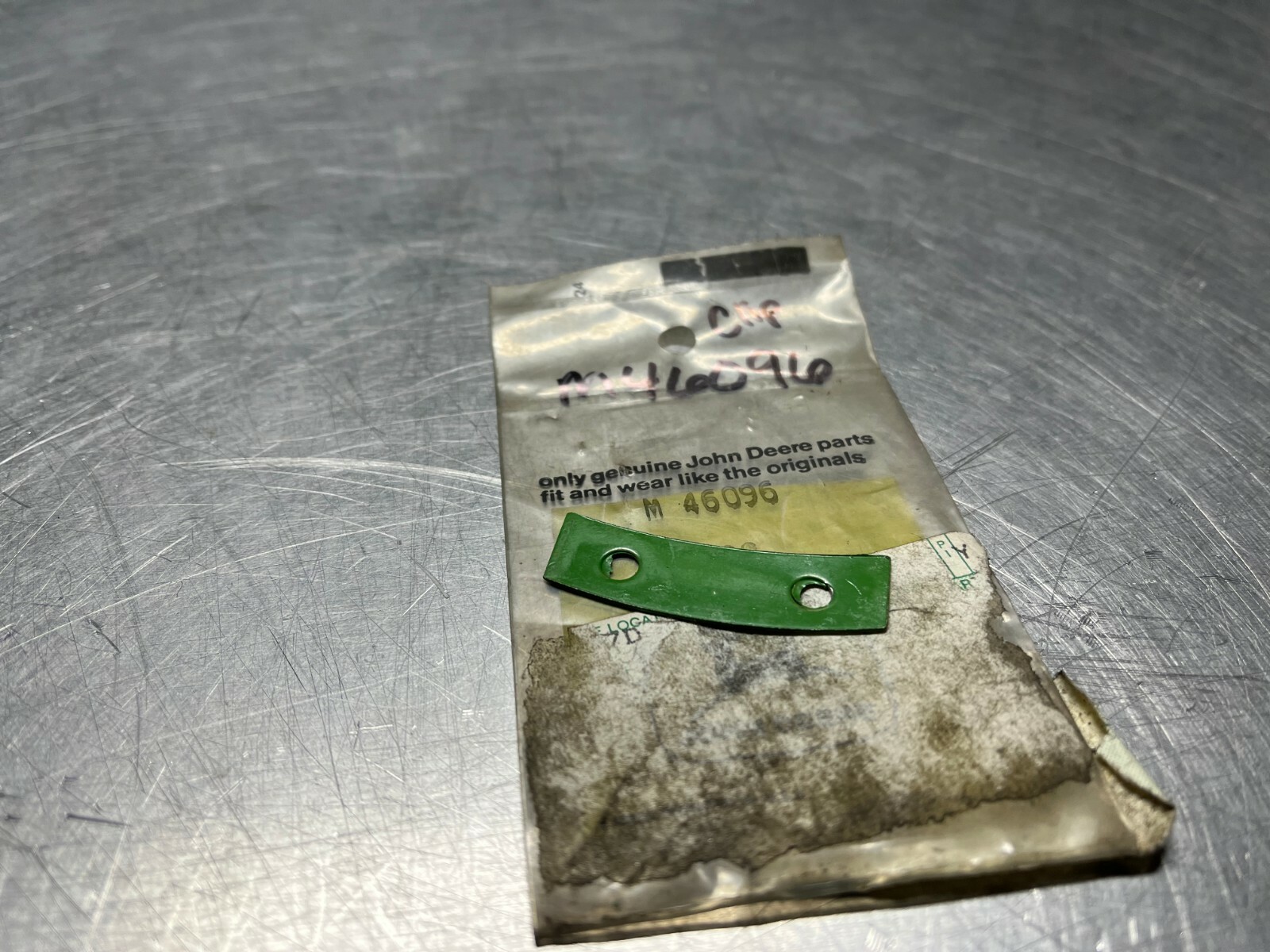M46096 Genuine OEM John Deere CLIP